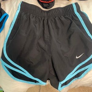 Nike women’s tempo short